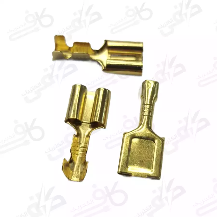 سر سیم برنجی پشت چراغ جلو سر سیم برنجی پشت چراغ جلو